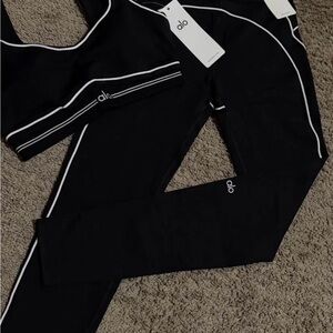 ALO Yoga Women's Black and White Set Size M